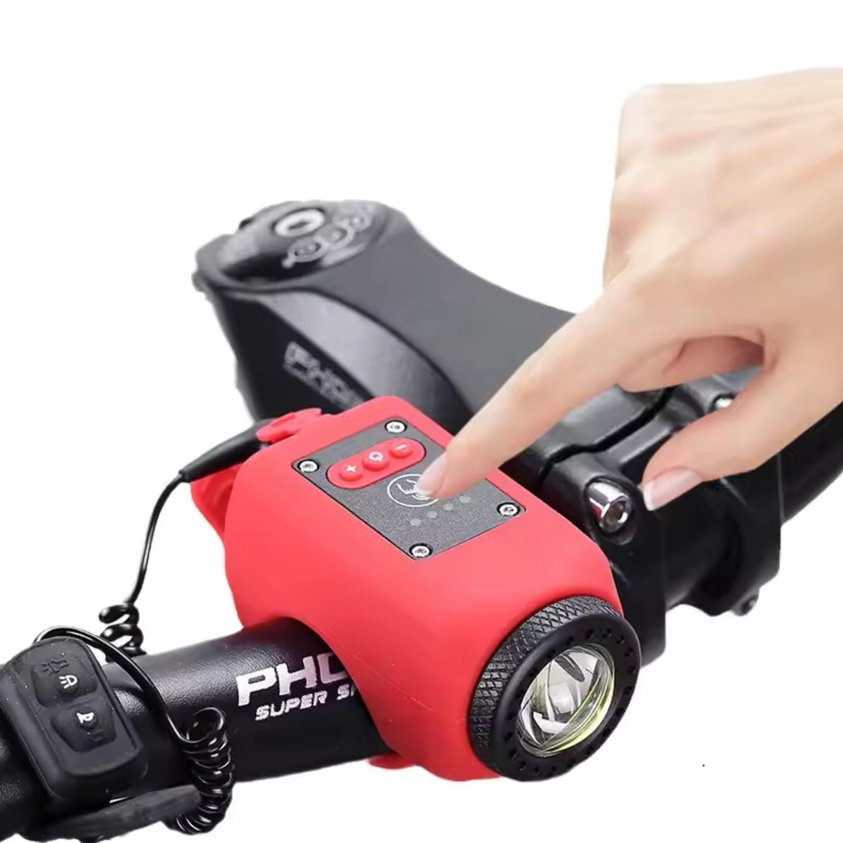 Clacson elettrico e faro 2-in-1 in rosso in uso sul monopattino elettrico