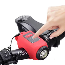 Clacson elettrico e faro 2-in-1 in rosso in uso sul monopattino elettrico