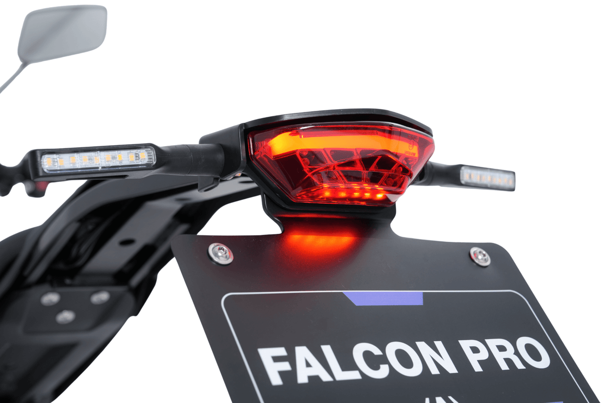Luce posteriore della 79BIKE Falcon Pro RL con le luci accese