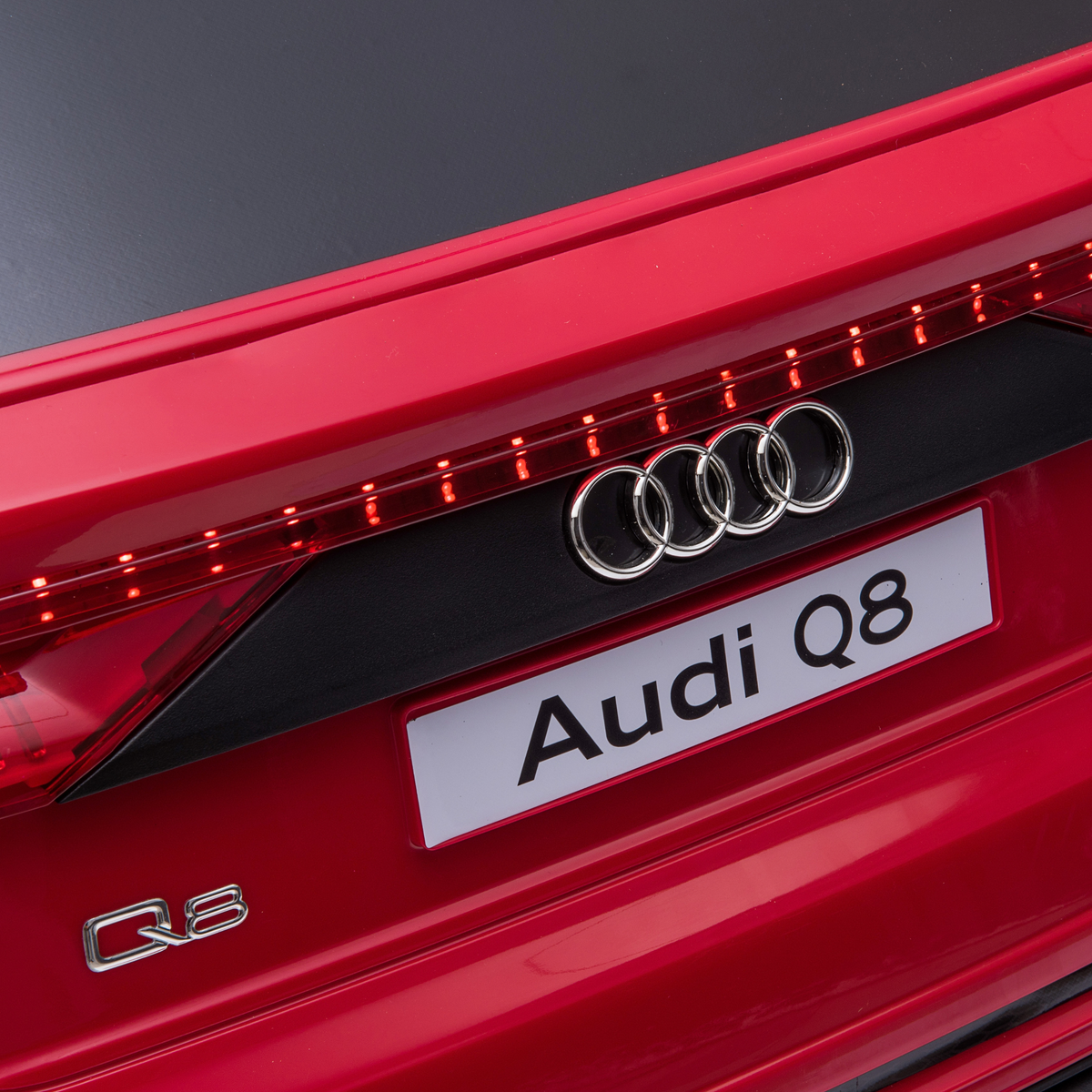 Macchina elettrica per bambini Audi Q8 - Wheelyshop