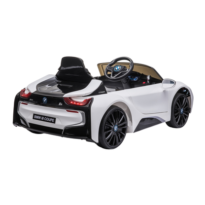 Auto elettrica per bambini BMW i8 Coupé vista di tre quarti da dietro in colore bianco, da un'altra angolazione