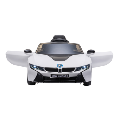 Auto elettrica per bambini BMW i8 Coupé con le portiere aperte in colore bianco, da un'altra angolazione