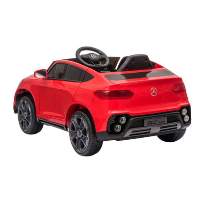 Auto elettrica per bambini Mercedes GLC Coupé vista di tre quarti da dietro in colore rosso