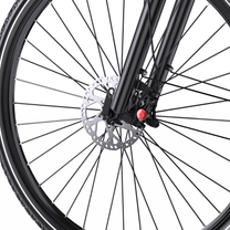 OneSport OT05 Max primo piano della ruota anteriore con forcella anteriore, disco freno e pinza freno