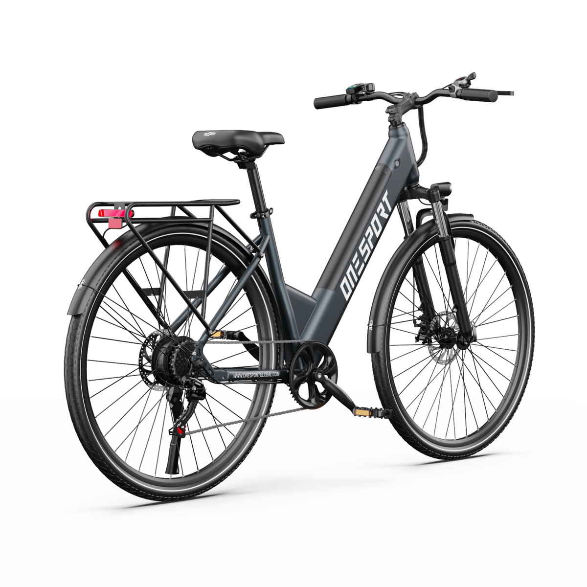 Bicicletta elettrica OneSport OT12 Pro vista in diagonale da dietro con portapacchi, fanale posteriore rosso, sella e catena