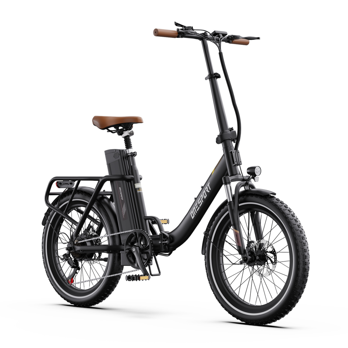 Bicicletta elettrica OneSport OT16 Pro nera, vista anteriore di tre quarti con faro anteriore, manubrio con display e sella marrone