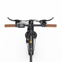 Manubrio della OneSport OT16 Pro visto dall'alto con manopole marroni, leva del freno, display e comando del cambio Shimano