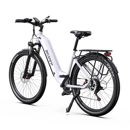 Bicicletta elettrica OneSport WT05 bianca, vista di tre quarti posteriore con display sul manubrio, portapacchi, fanale posteriore e cavalletto