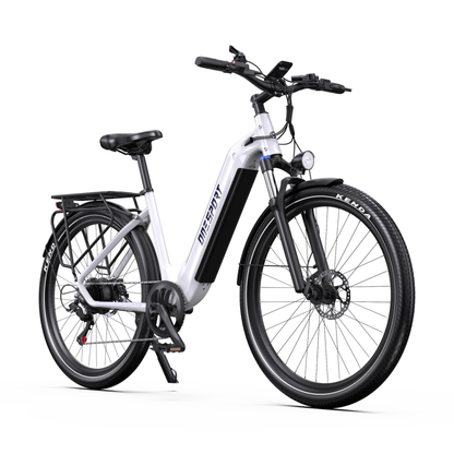 Bicicletta elettrica OneSport WT05 vista di tre quarti anteriore con telaio bianco, faro anteriore e portapacchi
