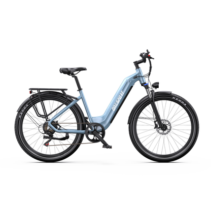 OneSport WT05 bicicletta elettrica azzurra vista di lato, con portapacchi, parafanghi e freno a disco