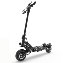 Monopattino elettrico DriveTron DT10 visto di tre quarti da dietro in colore nero