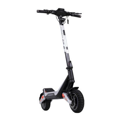 Wheely - J18 monopattino elettrico visto di tre quarti anteriore con manubrio, faro e ruota anteriore