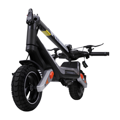 Wheely - J18 con piantone ripiegato, visto di tre quarti anteriore con pneumatici tassellati e manubrio