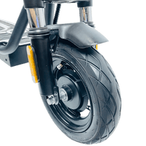 Ruota anteriore e forcella del DriveTron DT01 di fronte