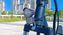 Faro anteriore del DriveTron DT01 in città
