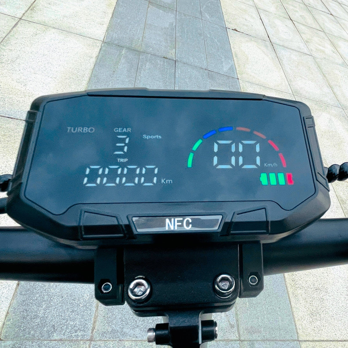 Primo piano del display del DriveTron DT10