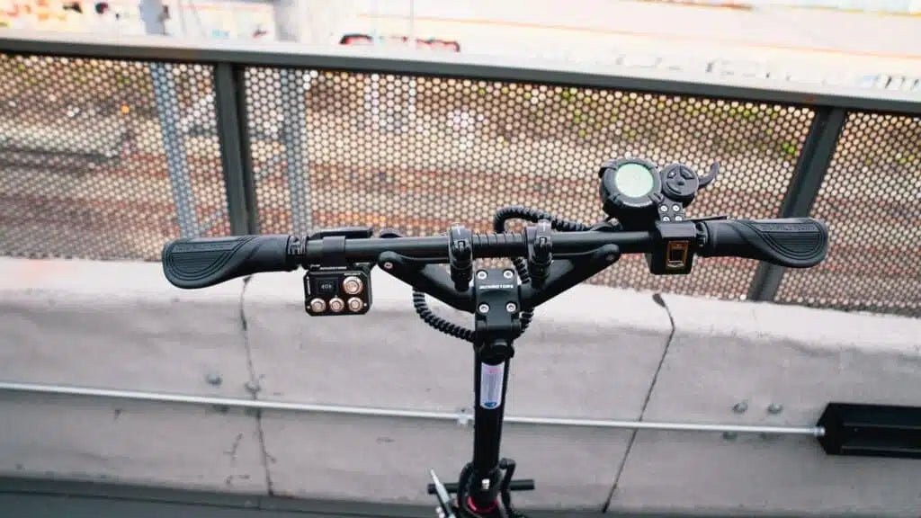 Manubrio del DUALTRON NEW STORM LTD dal basso