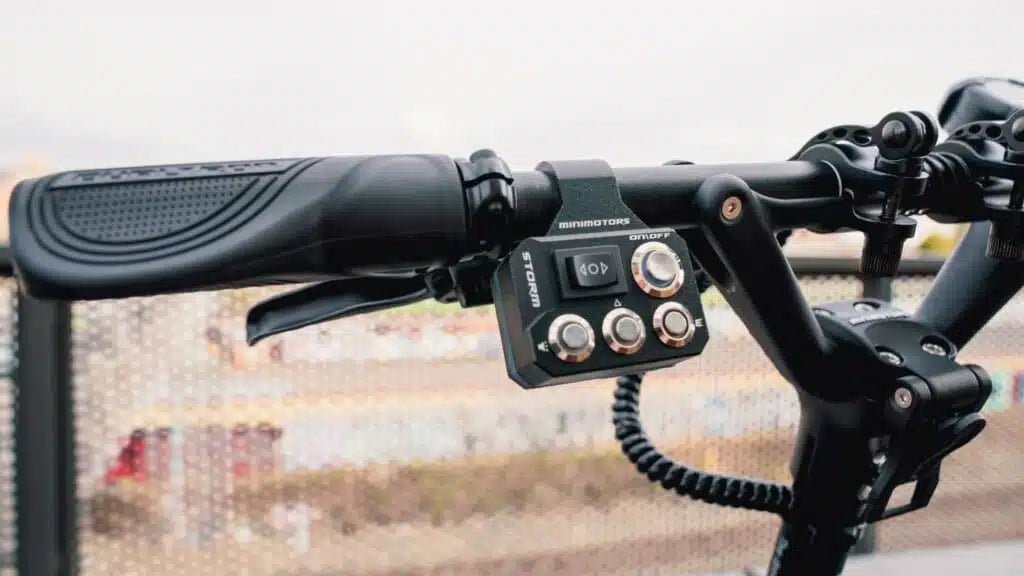 Acceleratore e leva del freno del DUALTRON NEW STORM LTD