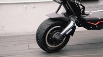 Ruota anteriore e forcella del DUALTRON NEW STORM LTD dal basso