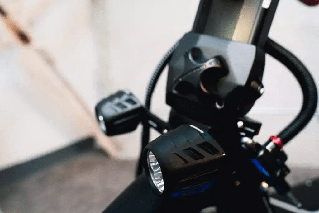 Faro anteriore del DUALTRON X LIMITED