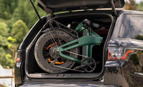 Fat bike elettrica pieghevole ENGWE EP-2 3.0 Boost piegata nel bagagliaio