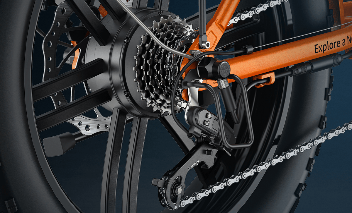 Ruota posteriore dell'ENGWE EP-2 Boost su sfondo scuro