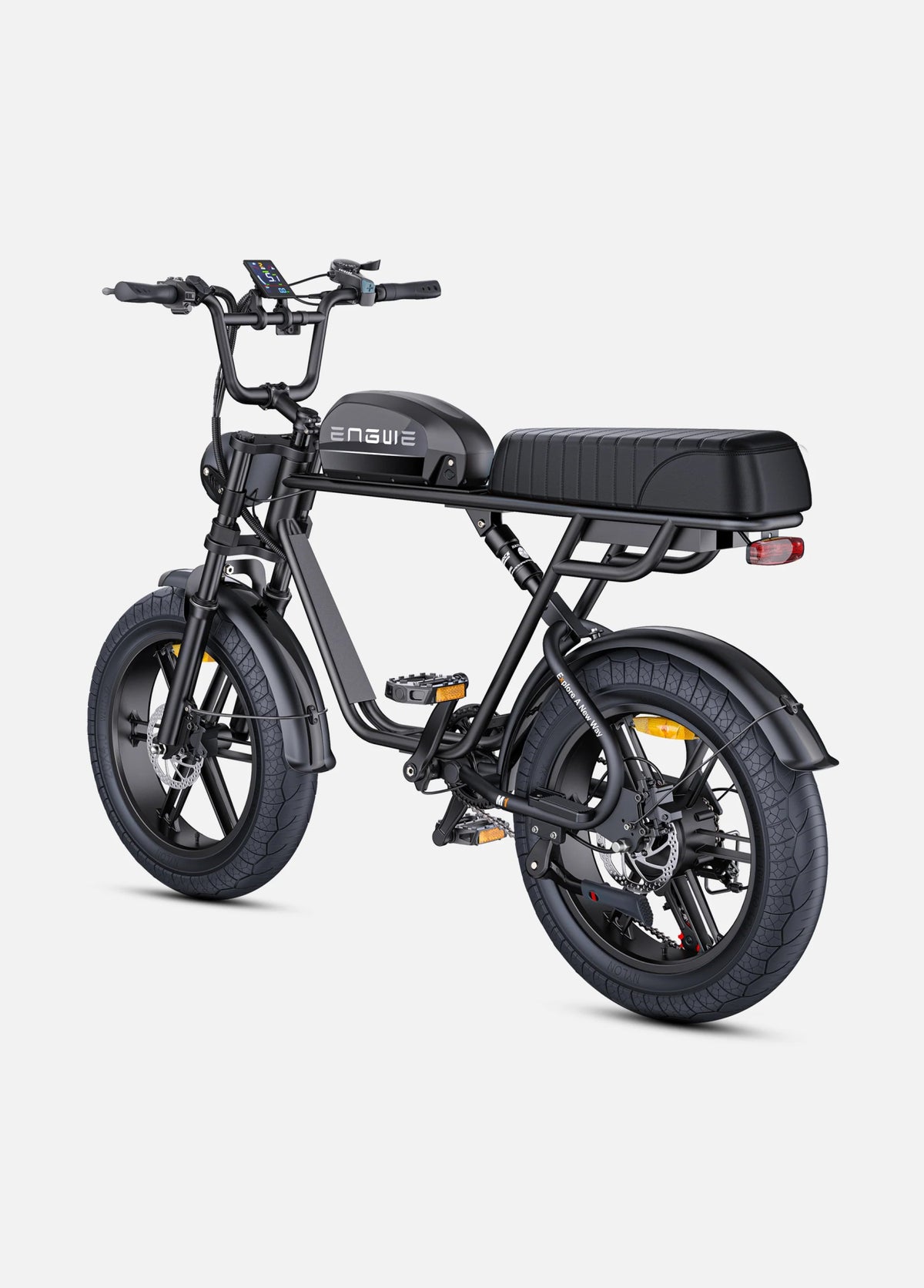 Fat bike elettrica ENGWE M1 vista di tre quarti in colore nero