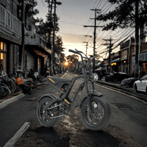 Persona alla guida della fat bike elettrica Hidoes B6 Mini in città