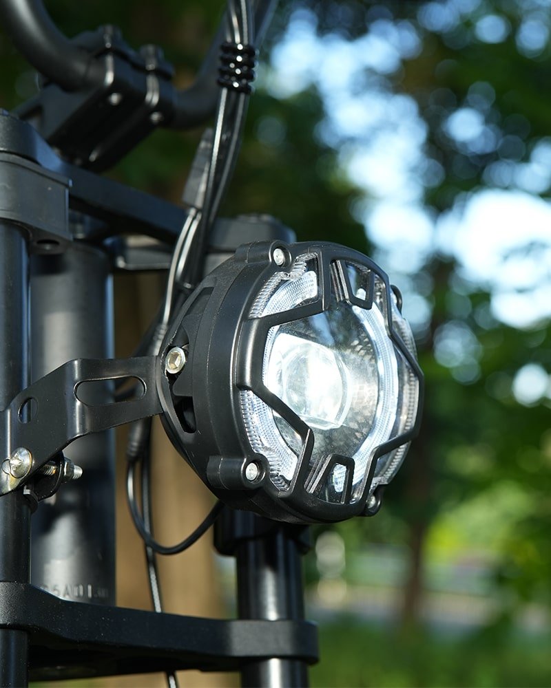 Faro anteriore della Hidoes B6 Mini
