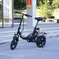 Bici elettrica pieghevole Hidoes C5 vista di lato in città