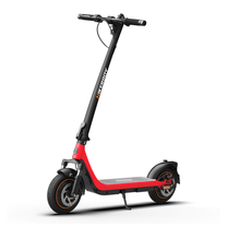 Monopattino elettrico HIKERBOY CURTIS DUAL PRO visto di tre quarti in colore rosso