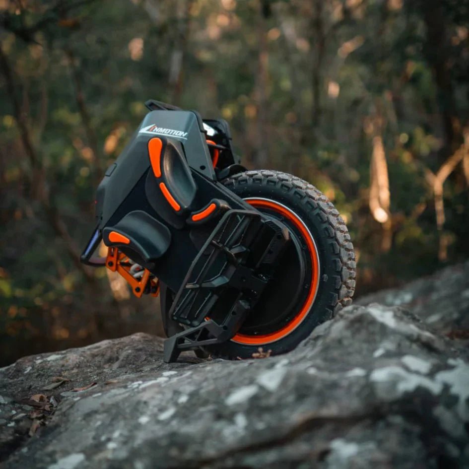 Monociclo elettrico InMotion V14 Adventure visto di tre quarti