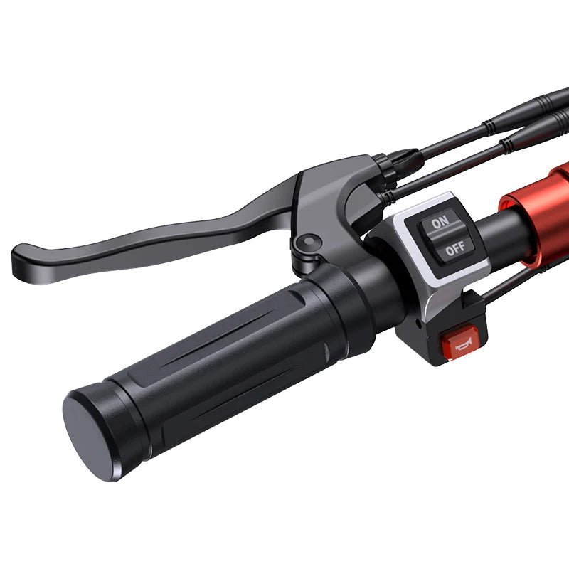Acceleratore e leva del freno dell'iScooter iX5S in primo piano