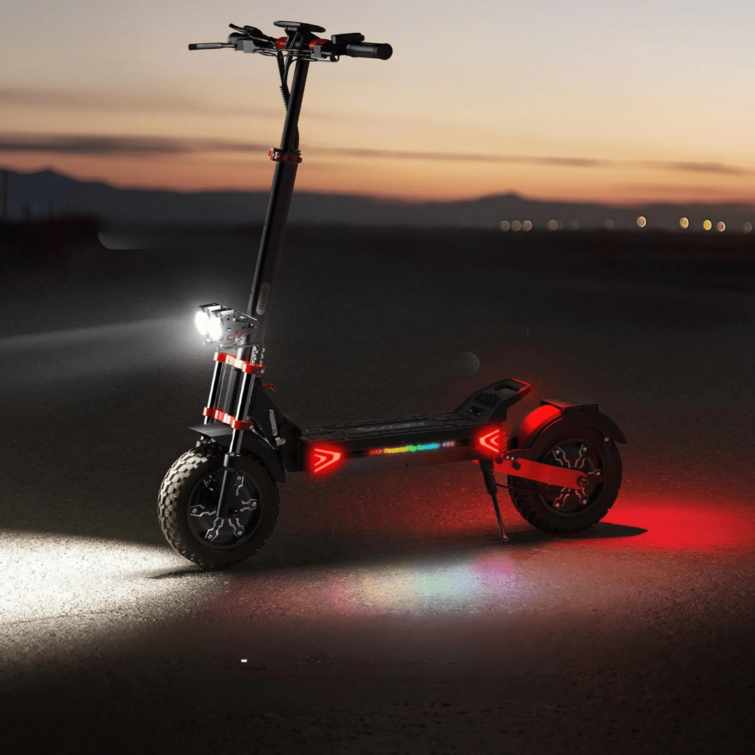 Monopattino elettrico iScooter iX8 con le luci accese in un ambiente serale