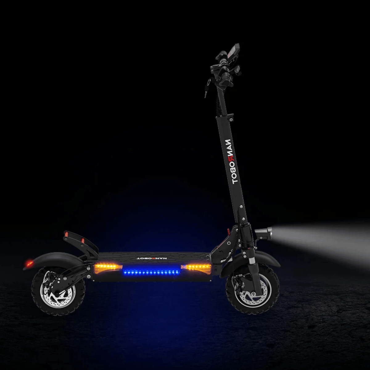 Monopattino elettrico Nanrobot T1 con le luci accese su sfondo scuro