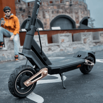 Monopattino elettrico NAVEE ST3 visto di lato