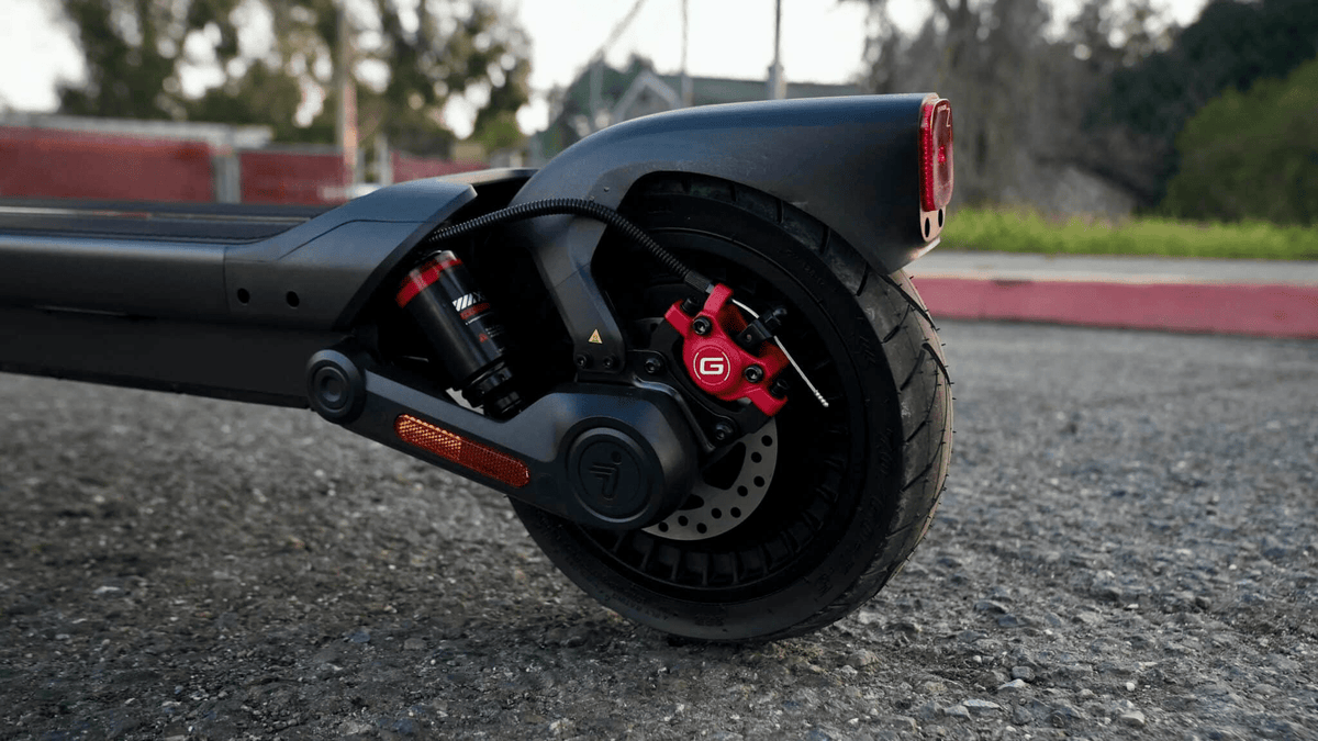 Ruota posteriore del Segway Ninebot Max G3 in primo piano