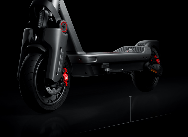 Monopattino elettrico Segway Ninebot Max G3 visto di lato su sfondo scuro