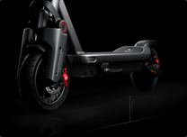 Monopattino elettrico Segway Ninebot Max G3 visto di lato su sfondo scuro