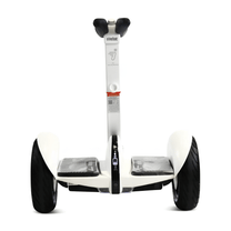 Monopattino autobilanciato Segway Ninebot Mini Pro 2 visto di fronte in colore bianco