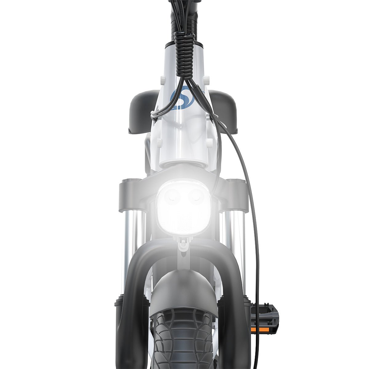 Faro anteriore dell'OneSport OT05 con le luci accese