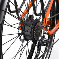 Cambio e catena dell'OneSport OT05 Pro in colore arancione in primo piano