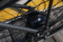 Motore nel mozzo dell'OneSport OT12 in colore nero al sole