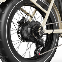 Motore nel mozzo dell'OneSport OT16 Max in colore beige in primo piano