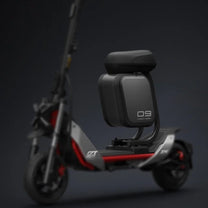 Sella per Ninebot ZT3/ZT3 Pro sul monopattino elettrico, vista di sbieco
