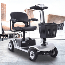 Scooter per disabili SEEDREAM S-02 visto di tre quarti in colore argento
