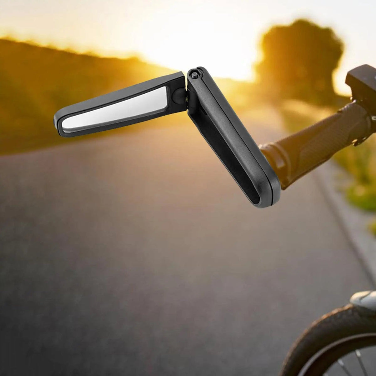 Specchietto retrovisore pieghevole smart su una bicicletta all'aperto