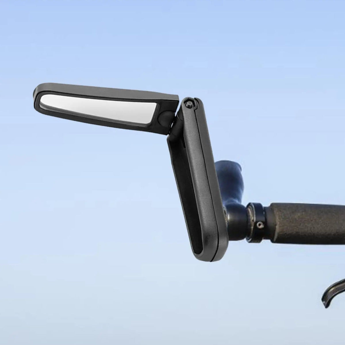 Specchietto retrovisore pieghevole smart sulla bicicletta, vista di sbieco