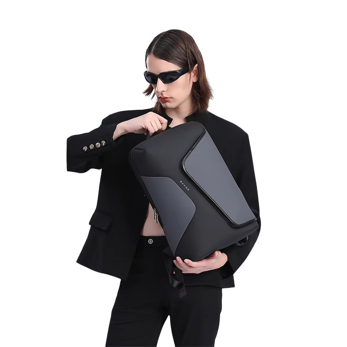 Zaino smart Business Edition in mano