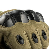 Guanti smart Military Edition in verde in primo piano